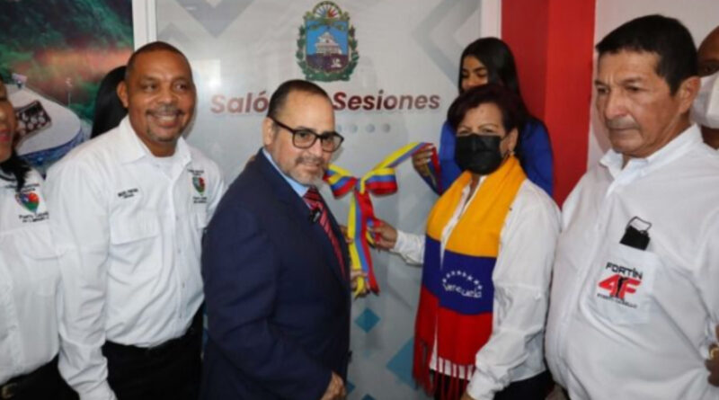 Alcalde de Puerto Cabello Juan Carlos Betancourt inauguró el nuevo Salón de Sesiones del Concejo Municipal
