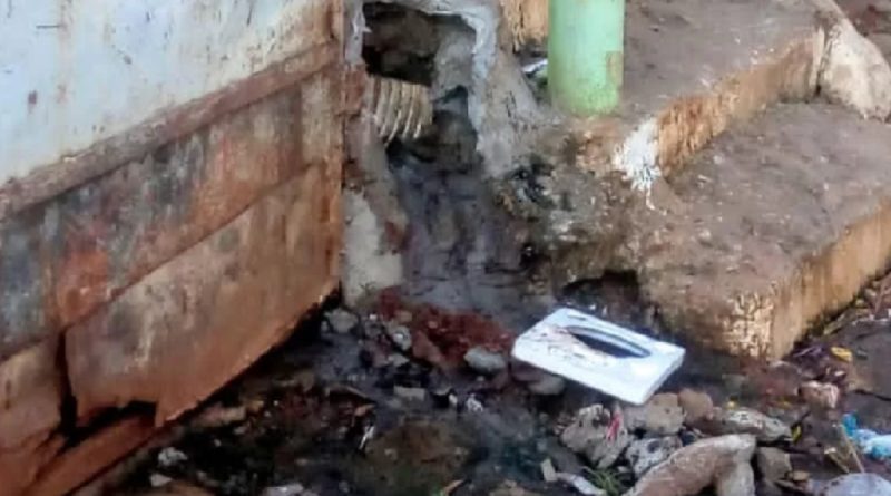 Habitantes de La Cuevita en Puerto Cabello temen por la salud de los niños por brote de aguas negras