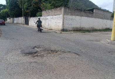 Residentes de El Milagro en Puerto Cabello solicitan un plan de asfaltado