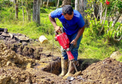 Realizan trabajos de reparación de tubería matriz de aguas blancas en el Alpargatón del Municipio Juan José Mora