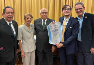 Joven Dr. Mario J. Da Silva recibió distinción del Colegio de Médicos de Carabobo