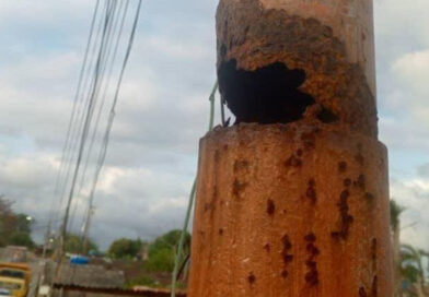 Falcón | Poste de electricidad a punto de caer cerca de escuela en Yaracal