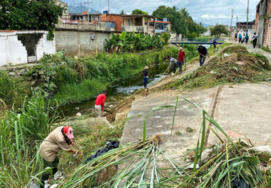 Continúa limpieza de canales de desagüe en Morón y Urama