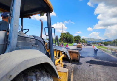 Carabobo | Aplican más de 400 toneladas de asfalto en tramos estratégicos de autopistas
