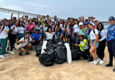 Jornada de saneamiento ambiental en playa Waikiki en el Día Mundial Sin Bolsas Plásticas