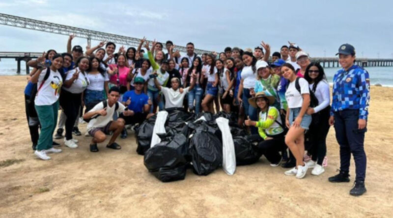 Jornada de saneamiento ambiental en playa Waikiki en el Día Mundial Sin Bolsas Plásticas