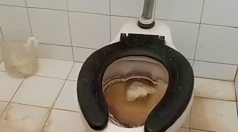 Falcón | Pacientes denuncian baños insalubres en el hospital Lino Arévalo de Tucacas (+Imágenes)