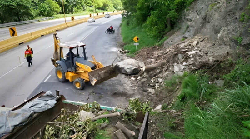 Realizan limpieza y recolección de escombros en Autopista Valencia – Puerto Cabello