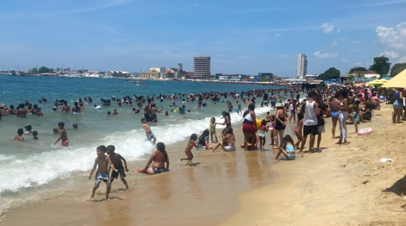 Playas de Puerto Cabello se desbordan de temporadistas en pleno agosto