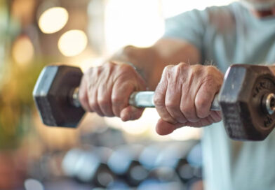 Por qué recomiendan comer huevos y pescado para mantener la masa muscular después de los 60 años