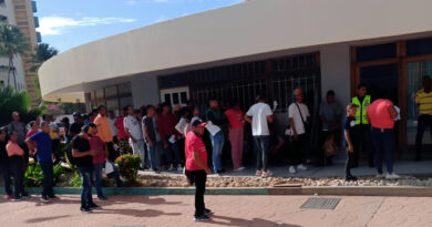 Ciudadanos denuncian que hay retrasos en jornada de cedulación en el Saime de Tucacas