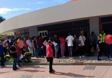 Ciudadanos denuncian que hay retrasos en jornada de cedulación en el Saime de Tucacas