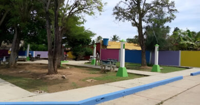 Falcón | Habitantes denuncian que plaza Bolívar de Boca de Tocuyo está a oscuras