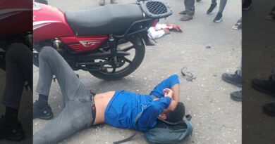 Tres motorizados heridos por chocar de frente en Puerto Cabello